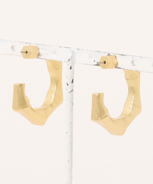 ALLSAINTS(オールセインツ)の「CLARA SMALL HOOP EARRINGS | CLARA スモール フープ イヤリング・ピアス(ピアス(両耳用)・レディース・ゴールド系その他・ONE SIZE)」の6枚目の写真
