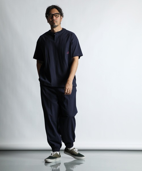 The DUFFER of ST.GEORGE（ザダファーオブセントジョージ）の「8oz HEAVY WEIGHT COTTON 'GYM' EASY PANTS：セットアップ対応 ヘビーウェイト ジムパンツ / イージーパンツ / 8オンス / ルーズシルエット（スウェットパンツ・メンズ・ネイビー/ブルーグレー/ブラウン/スミクロ・MEDIUM/X-LARGE/LARGE）」の12枚目の写真