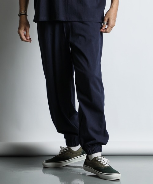 The DUFFER of ST.GEORGE（ザダファーオブセントジョージ）の「8oz HEAVY WEIGHT COTTON 'GYM' EASY PANTS：セットアップ対応 ヘビーウェイト ジムパンツ / イージーパンツ / 8オンス / ルーズシルエット（スウェットパンツ・メンズ・ネイビー/ブルーグレー/ブラウン/スミクロ・MEDIUM/X-LARGE/LARGE）」の11枚目の写真