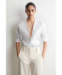 ボタンディテールリネンVネックシャツ