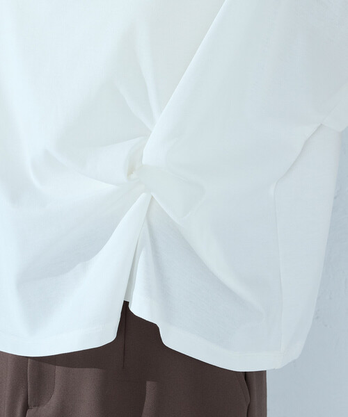COMME CA ISM(コムサイズム)の「【接触冷感】ツイストタック Tシャツ(Tシャツ/カットソー・レディース・ブラック/オレンジ/ネイビー/ライトグレー/ホワイト・MEDIUM/LARGE)」の6枚目の写真
