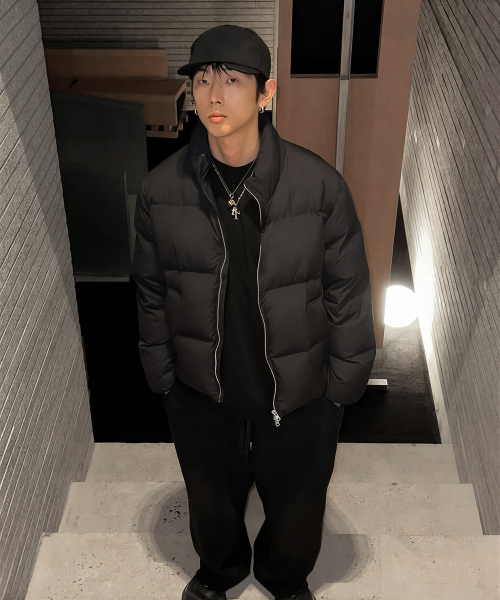 MAISON MINED(メゾンミネド)の「BASIC SHORT PUFFER DOWN JACKET BLACK(ダウンジャケット/コート・メンズ・その他・SMALL/MEDIUM/LARGE)」の1枚目の写真
