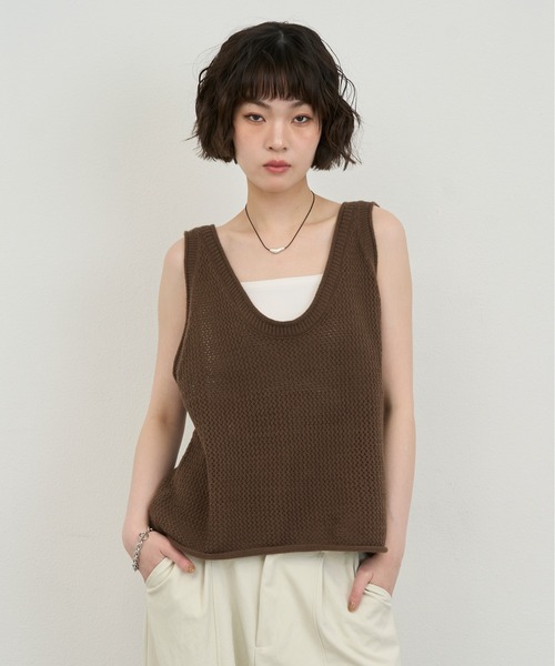 NUJOH(ヌゾ)の「Mesh Knit Sleeveless Vest / メッシュニットスリーブレスベスト(ベスト・レディース・ブラウン/ベージュ/ブラック・FREE)」の3枚目の写真