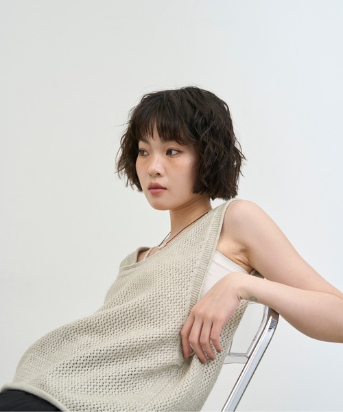 NUJOH(ヌゾ)の「Mesh Knit Sleeveless Vest / メッシュニットスリーブレスベスト(ベスト・レディース・ブラウン/ベージュ/ブラック・FREE)」の14枚目の写真