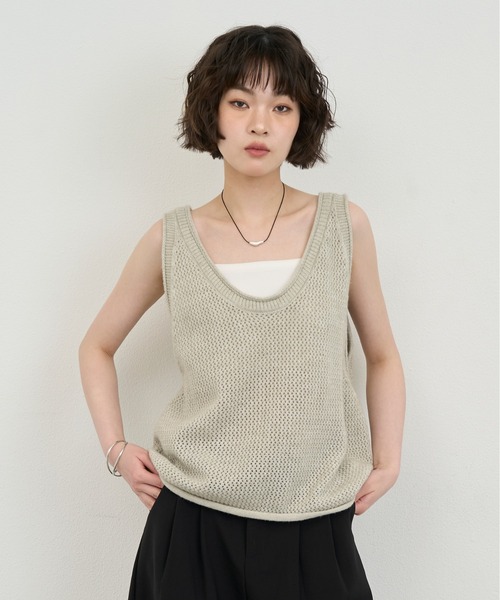 NUJOH(ヌゾ)の「Mesh Knit Sleeveless Vest / メッシュニットスリーブレスベスト(ベスト・レディース・ブラウン/ベージュ/ブラック・FREE)」の8枚目の写真