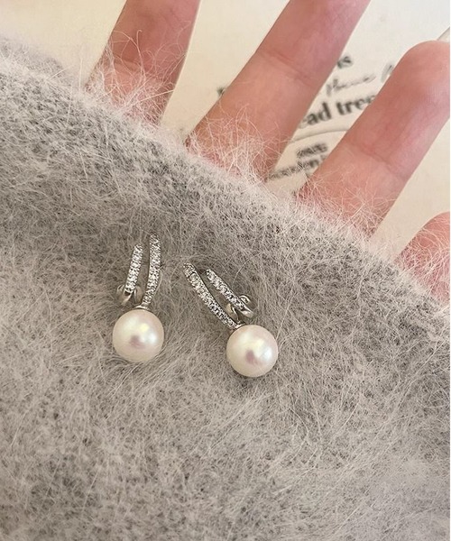 LA VORAGINE(ラ ヴォラジネ)の「パールダブルフープピアス 結婚式 パーティー 成人式 二次会 同窓会 お呼ばれ オケージョン(ピアス(両耳用)・レディース・グレー/ホワイト・FREE)」の2枚目の写真