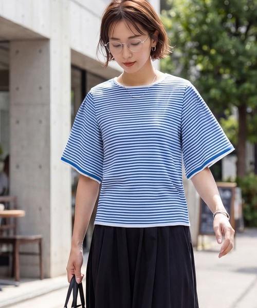 STYLE DELI(スタイルデリ)の「薄手シャリ感フレアスリーブトップス(Tシャツ/カットソー・レディース・ホワイト/ホワイト×ブラック/ホワイト×ブルー・M)」の2枚目の写真