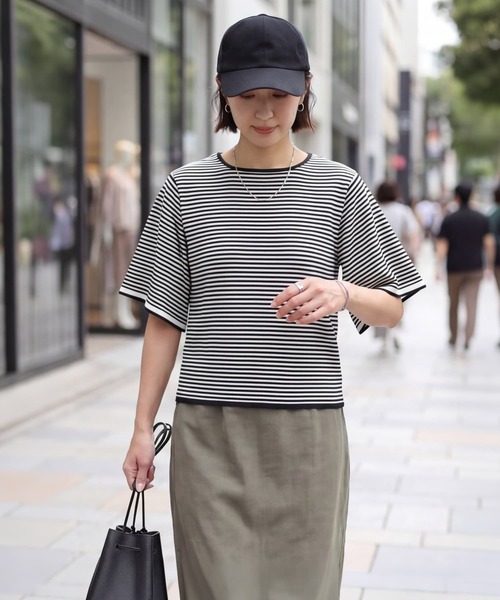 STYLE DELI(スタイルデリ)の「薄手シャリ感フレアスリーブトップス(Tシャツ/カットソー・レディース・ホワイト/ホワイト×ブラック/ホワイト×ブルー・M)」の3枚目の写真