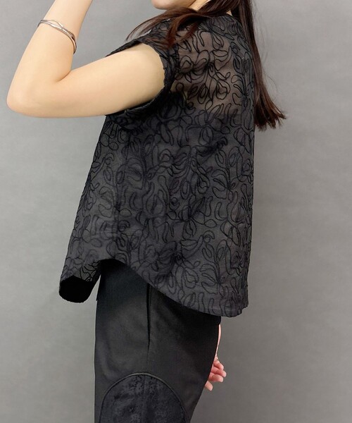 NICOLE white(ニコルホワイト)の「2WAYコード刺繍ブラウス(シャツ/ブラウス・レディース・ブラック・FREE)」の15枚目の写真