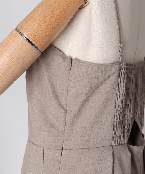 DRESSLAVE(ドレスレイブ)の「dobby asymmetric all in one(ドビーアシンメトリーオールインワン)(サロペット/オーバーオール・レディース・ベージュ/ブラック・38)」の16枚目の写真