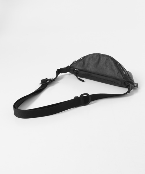 BAGJACK(バッグジャック)の「BAGJACK LEATHER HIP BAG(ボディバッグ/ウエストポーチ・メンズ・ブラック・FREE)」の5枚目の写真