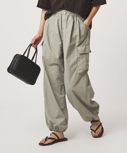 green label relaxing(グリーンレーベルリラクシング)の「ウスカル カーゴパンツ UVカット 撥水 接触冷感(カーゴパンツ・レディース・ダークグレー/オリーブ・38/36)」の2枚目の写真