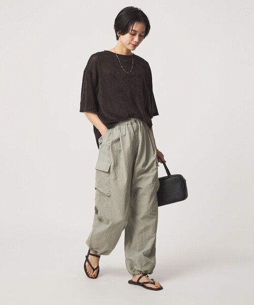 green label relaxing(グリーンレーベルリラクシング)の「ウスカル カーゴパンツ UVカット 撥水 接触冷感(カーゴパンツ・レディース・ダークグレー/オリーブ・38/36)」の3枚目の写真