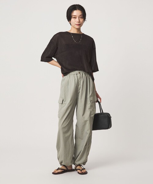 green label relaxing(グリーンレーベルリラクシング)の「ウスカル カーゴパンツ UVカット 撥水 接触冷感(カーゴパンツ・レディース・ダークグレー/オリーブ・38/36)」の4枚目の写真