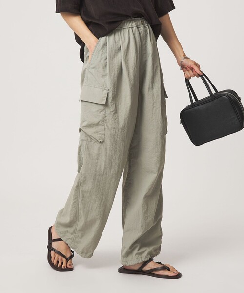 green label relaxing(グリーンレーベルリラクシング)の「ウスカル カーゴパンツ UVカット 撥水 接触冷感(カーゴパンツ・レディース・ダークグレー/オリーブ・38/36)」の5枚目の写真