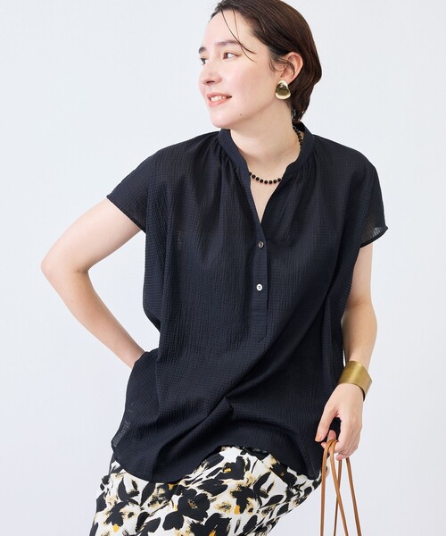 NOLLEY’S(ノーリーズ)の「ウォッシャブルシアーリップルフレンチスリーブブラウス(シャツ/ブラウス・レディース・オフホワイト/ブラック・FREE)」の3枚目の写真