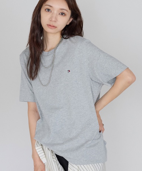 TOMMY HILFIGER(トミーヒルフィガー)の「【TOMMY HILFIGER/トミーヒルフィガー】Core Flag Tee オーバーサイズ フラッグ刺繍 半袖Tシャツ ユニセックス(Tシャツ/カットソー・レディース・ブラック/ネイビー/グレー/ホワイト・L/M/S)」の3枚目の写真