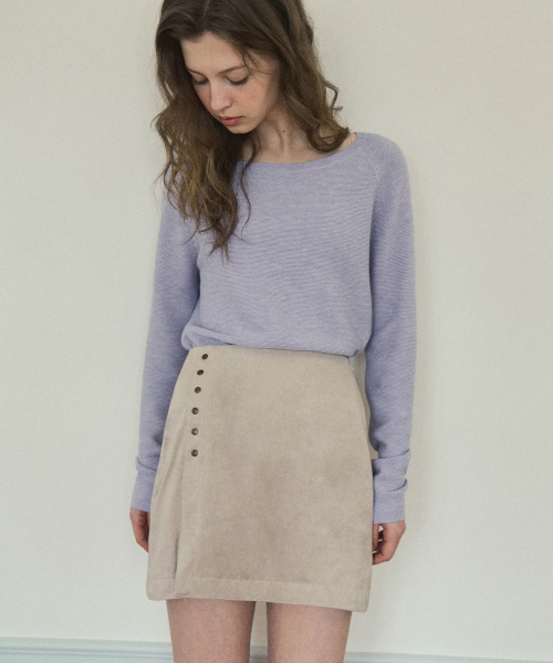 OURNOSTALGIA（アワー ノスタルジア）の「Suede Rivet skirt_Light beige(OC25-SK03)（スカート・レディース・ライトベージュ・MEDIUM/SMALL）」の2枚目の写真