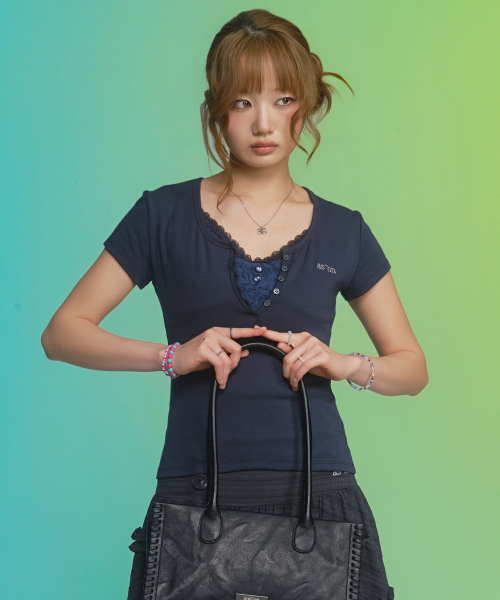 ASON（アズオン）の「EVER BUTTON TEE / NAVY（Tシャツ/カットソー・レディース・その他・FREE）」の9枚目の写真