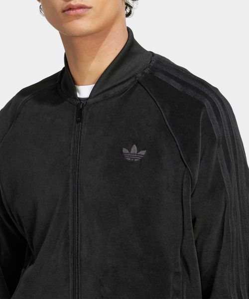 adidas（アディダス）の「SST アディカラー ベロア トラックトップ / ジャージ / トラックジャケット / アディダスオリジナルス adidas Originals（ジャージ・メンズ・ブラック・SMALL/MEDIUM/LARGE/X-LARGE/XX-LARGE/X-SMALL/XX-SMALL/3XL）」の4枚目の写真