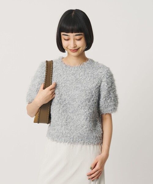 BEAUTY&YOUTH UNITED ARROWS(ビューティーアンドユースユナイテッドアローズ)の「ループフェザーヤーン ハーフスリーブ ニットプルオーバー(ニット/セーター・レディース・ブラック/ナチュラル/ライトグレー・FREE)」の4枚目の写真