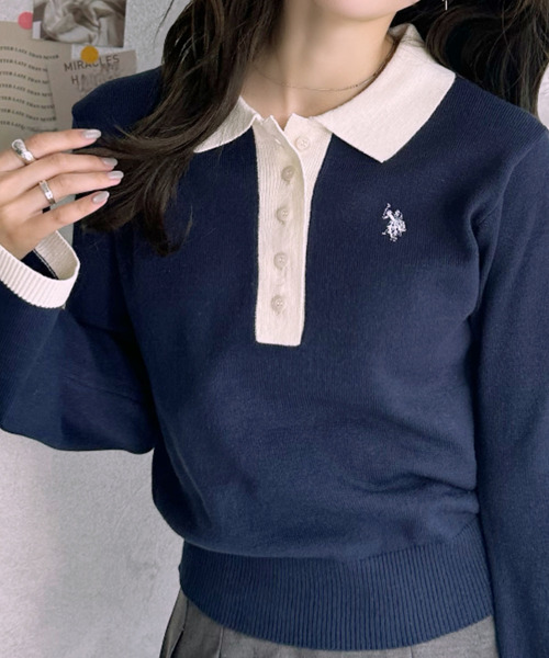 U.S. POLO ASSN.（ユーエスポロアッスン）の「【Ada.別注 U.S. POLO ASSN.】 バイカラー ポロ襟 フレアスリーブ ニット（ポロシャツ・レディース・ブラウン/ネイビー・L/M）」の6枚目の写真