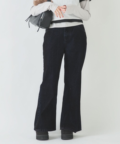 archives（アルシーヴ）の「フロッキーストレートフレアデニムパンツ（デニムパンツ・レディース・ブラウン/ブラック・SMALL/MEDIUM）」の2枚目の写真