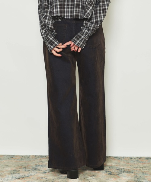 archives（アルシーヴ）の「フロッキーストレートフレアデニムパンツ（デニムパンツ・レディース・ブラウン/ブラック・SMALL/MEDIUM）」の11枚目の写真