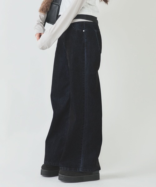 archives（アルシーヴ）の「フロッキーストレートフレアデニムパンツ（デニムパンツ・レディース・ブラウン/ブラック・SMALL/MEDIUM）」の3枚目の写真