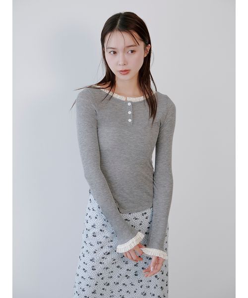 LILY BROWN(リリーブラウン)の「バックオープンヘンリーネックカットトップス(Tシャツ/カットソー・レディース・グレー/ネイビー/ピンク・F)」の4枚目の写真