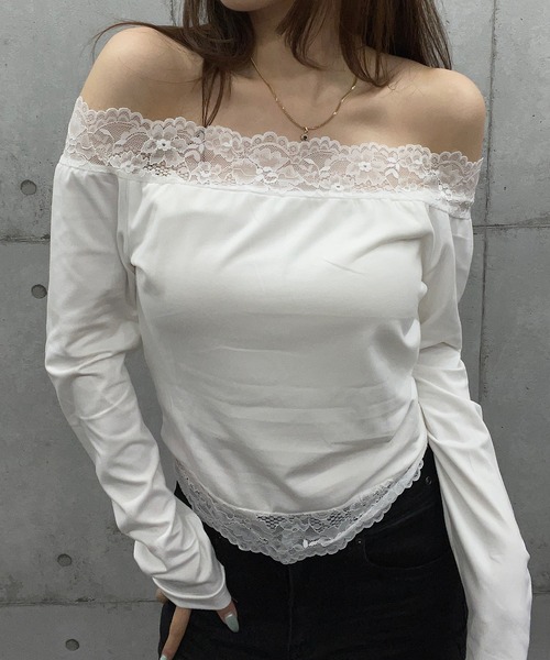 ROGER AND RAW(ロジャーアンドロウ)の「レース切替長袖オフショルトップス(Tシャツ/カットソー・レディース・ブラウン/ホワイト/ブラック・FREE)」の2枚目の写真