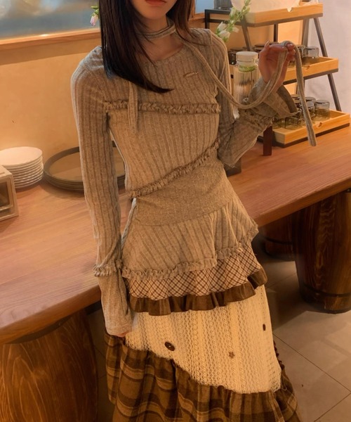 AVYL(アヴィル)の「タイ付き メロウフリルペプラムリブニット(ニット/セーター・レディース・ブルー/グレー・M)」の4枚目の写真