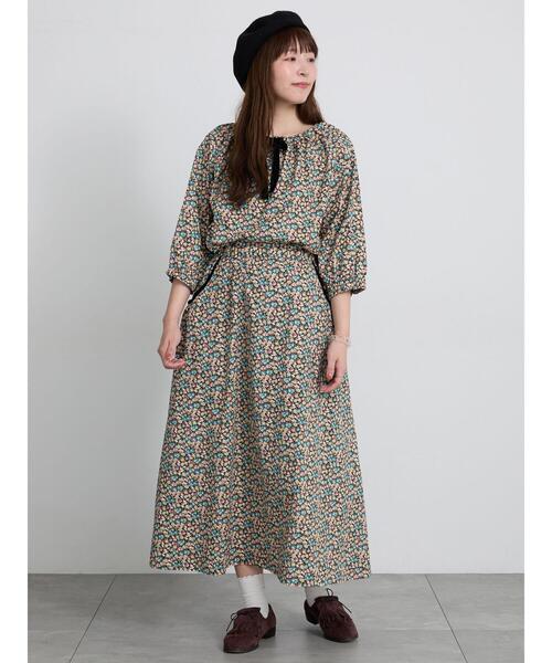 TSUHARU by Samansa Mos2(ツハルバイサマンサモスモス)の「【LIBERTY FABRICS】Floralia柄ギャザースカート(スカート・レディース・ブルー/レッド・F)」の2枚目の写真