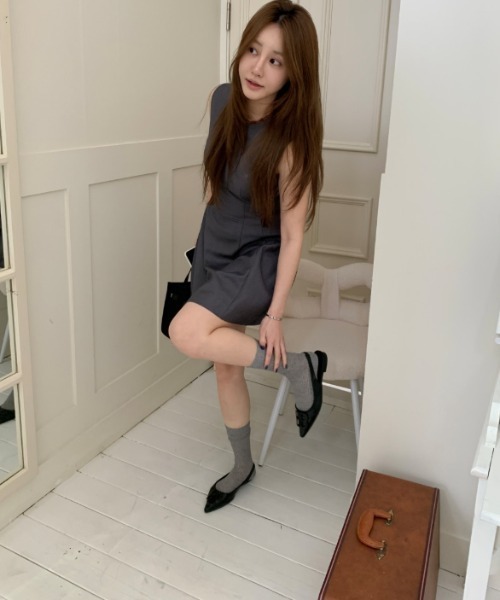 Aelina(エリナ)の「ノースリーブショートワンピース(ワンピース・レディース・グレー/ブラック・L/M)」の7枚目の写真