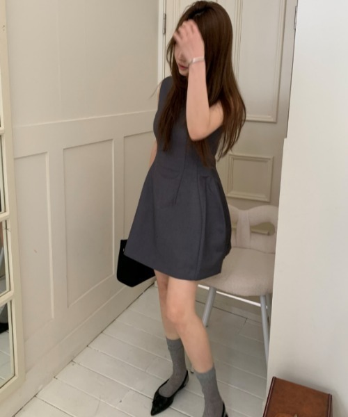 Aelina(エリナ)の「ノースリーブショートワンピース(ワンピース・レディース・グレー/ブラック・L/M)」の8枚目の写真