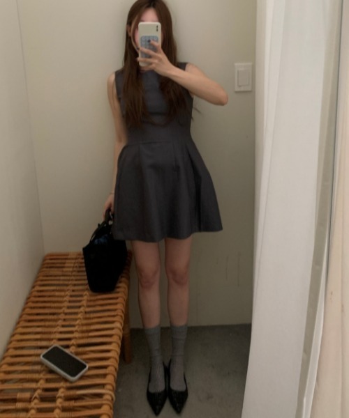 Aelina(エリナ)の「ノースリーブショートワンピース(ワンピース・レディース・グレー/ブラック・L/M)」の11枚目の写真