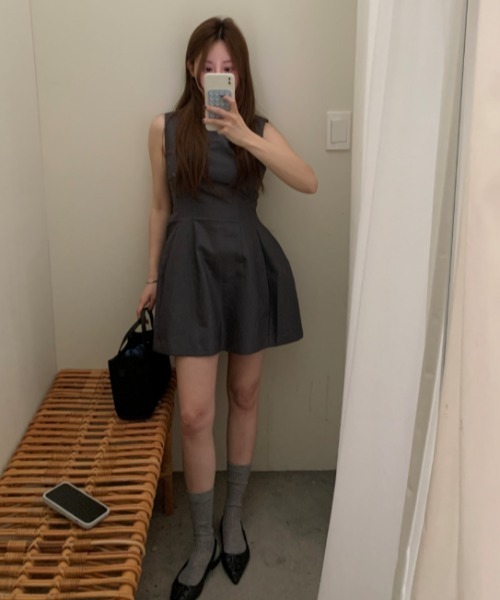 Aelina(エリナ)の「ノースリーブショートワンピース(ワンピース・レディース・グレー/ブラック・L/M)」の13枚目の写真