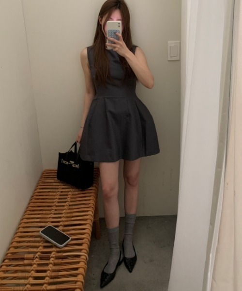 Aelina(エリナ)の「ノースリーブショートワンピース(ワンピース・レディース・グレー/ブラック・L/M)」の14枚目の写真