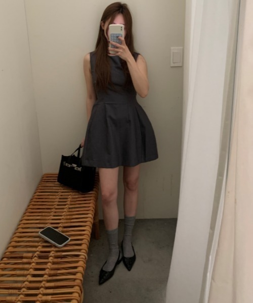 Aelina(エリナ)の「ノースリーブショートワンピース(ワンピース・レディース・グレー/ブラック・L/M)」の15枚目の写真