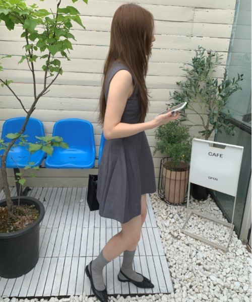Aelina(エリナ)の「ノースリーブショートワンピース(ワンピース・レディース・グレー/ブラック・L/M)」の18枚目の写真