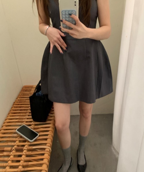 Aelina(エリナ)の「ノースリーブショートワンピース(ワンピース・レディース・グレー/ブラック・L/M)」の21枚目の写真