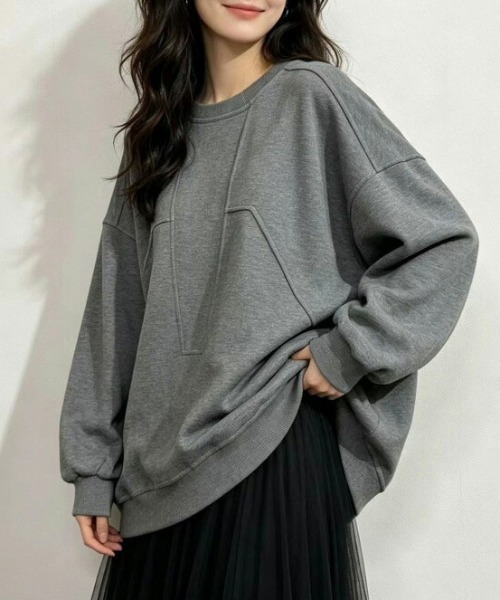 AMELY(エミリー)の「ステッチデザインスウェット/長袖トレーナー/プルオーバー(スウェット・レディース・アイボリー/グレー/ブラック・フリー)」の1枚目の写真
