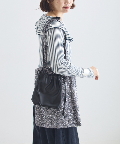Uhr（ウーア）の「《一部WEB限定カラー》Miller*Uhr 別注 Frill Collar Tops カットソー（Tシャツ/カットソー・レディース・ブラウン/チャコールグレー/アイボリー・FREE）」の12枚目の写真