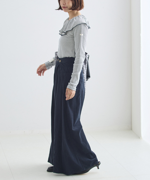 Uhr（ウーア）の「《一部WEB限定カラー》Miller*Uhr 別注 Frill Collar Tops カットソー（Tシャツ/カットソー・レディース・ブラウン/チャコールグレー/アイボリー・FREE）」の4枚目の写真
