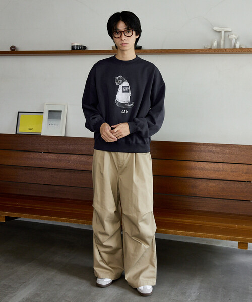 GAP(ギャップ)の「PUBLUX × GAP/ギャップ 別注 キャット グラフィック プリント 裏起毛 スウェット 限定展開(スウェット・メンズ・ブラウン/ネイビー/ピンク/ライトグレー・SMALL/MEDIUM/LARGE)」の6枚目の写真
