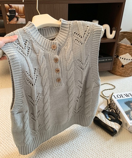 LUCPY(ラクピー)の「透かし編み ケーブルニットベスト(ベスト・レディース・グレー/ホワイト・LARGE/MEDIUM/SMALL)」の2枚目の写真