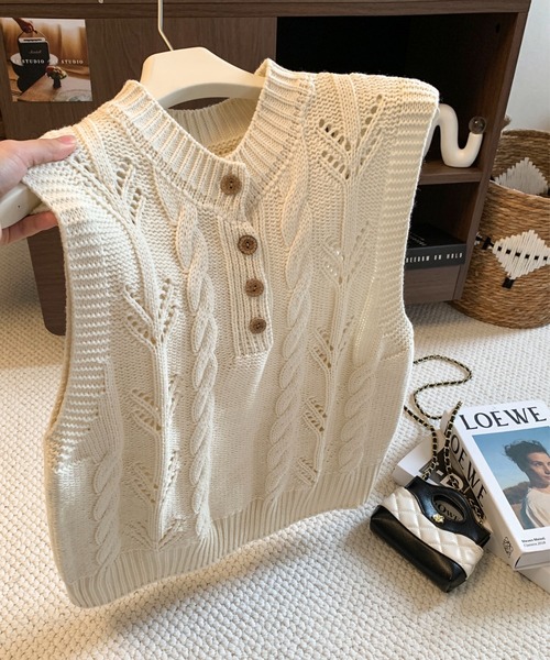 LUCPY(ラクピー)の「透かし編み ケーブルニットベスト(ベスト・レディース・グレー/ホワイト・LARGE/MEDIUM/SMALL)」の3枚目の写真