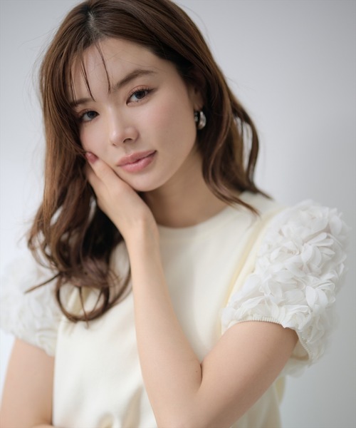 AND COUTURE（アンドクチュール）の「３Dフラワーレーススリーブプルオーバー（ニット/セーター・レディース・ホワイト/ブラック/ブラウン・FREE）」の15枚目の写真
