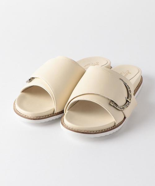 Another Edition(アナザーエディション)の「ビッグメタルバックルサンダル ◆(サンダル・レディース・オフホワイト/ブラック/マスタード・LARGE/SMALL/MEDIUM)」の2枚目の写真