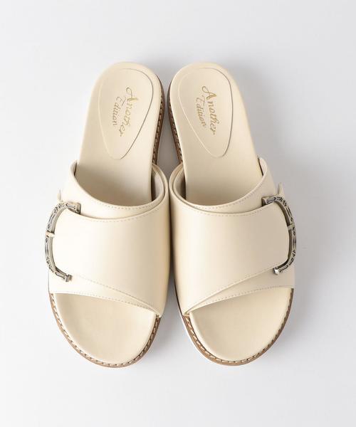 Another Edition(アナザーエディション)の「ビッグメタルバックルサンダル ◆(サンダル・レディース・オフホワイト/ブラック/マスタード・LARGE/SMALL/MEDIUM)」の7枚目の写真
